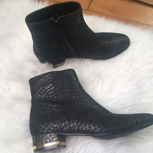SLEEK Snakeprint booties